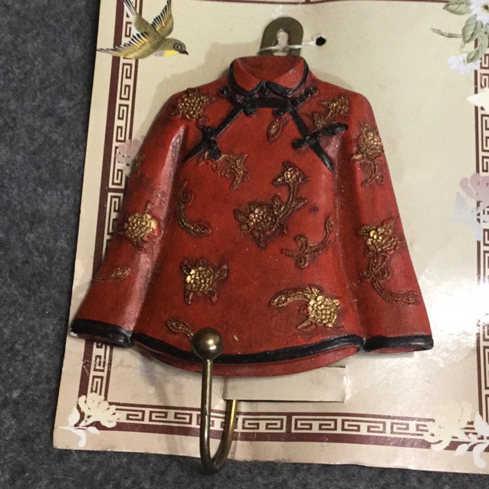 Adorable Resin Far East Hanger